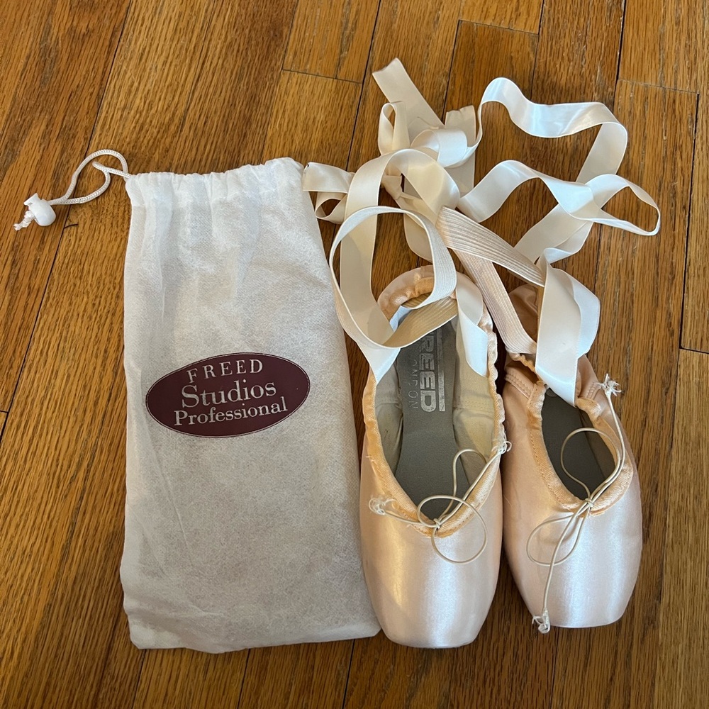 Pointe Ballet Shoes